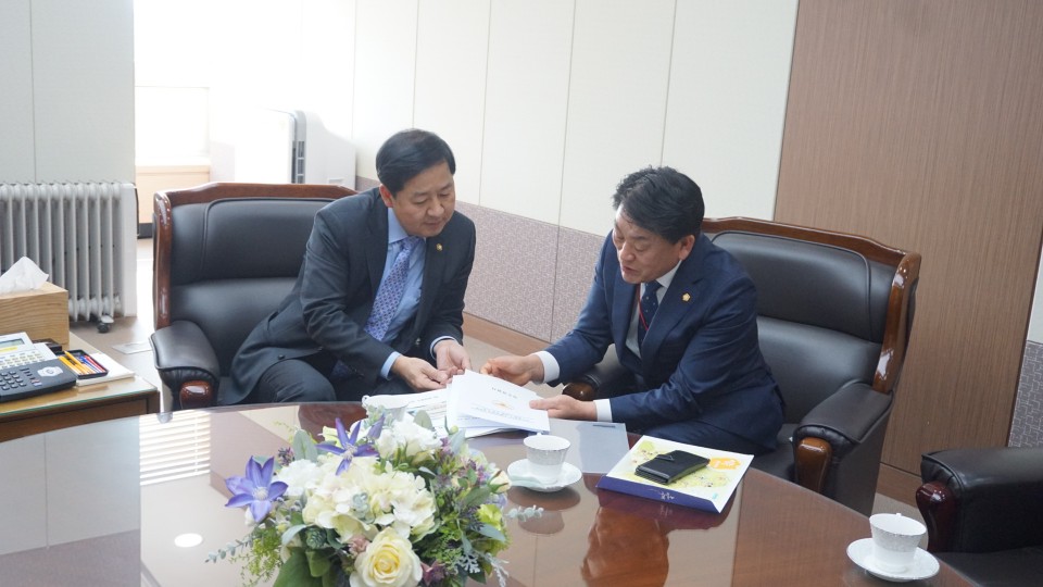 성주군 당면현안 예산확보를 위해 성주군의회 의장 구교강 기획재정부 방문!!!