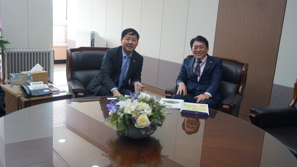 성주군 당면현안 예산확보를 위해 성주군의회 의장 구교강 기획재정부 방문!!!