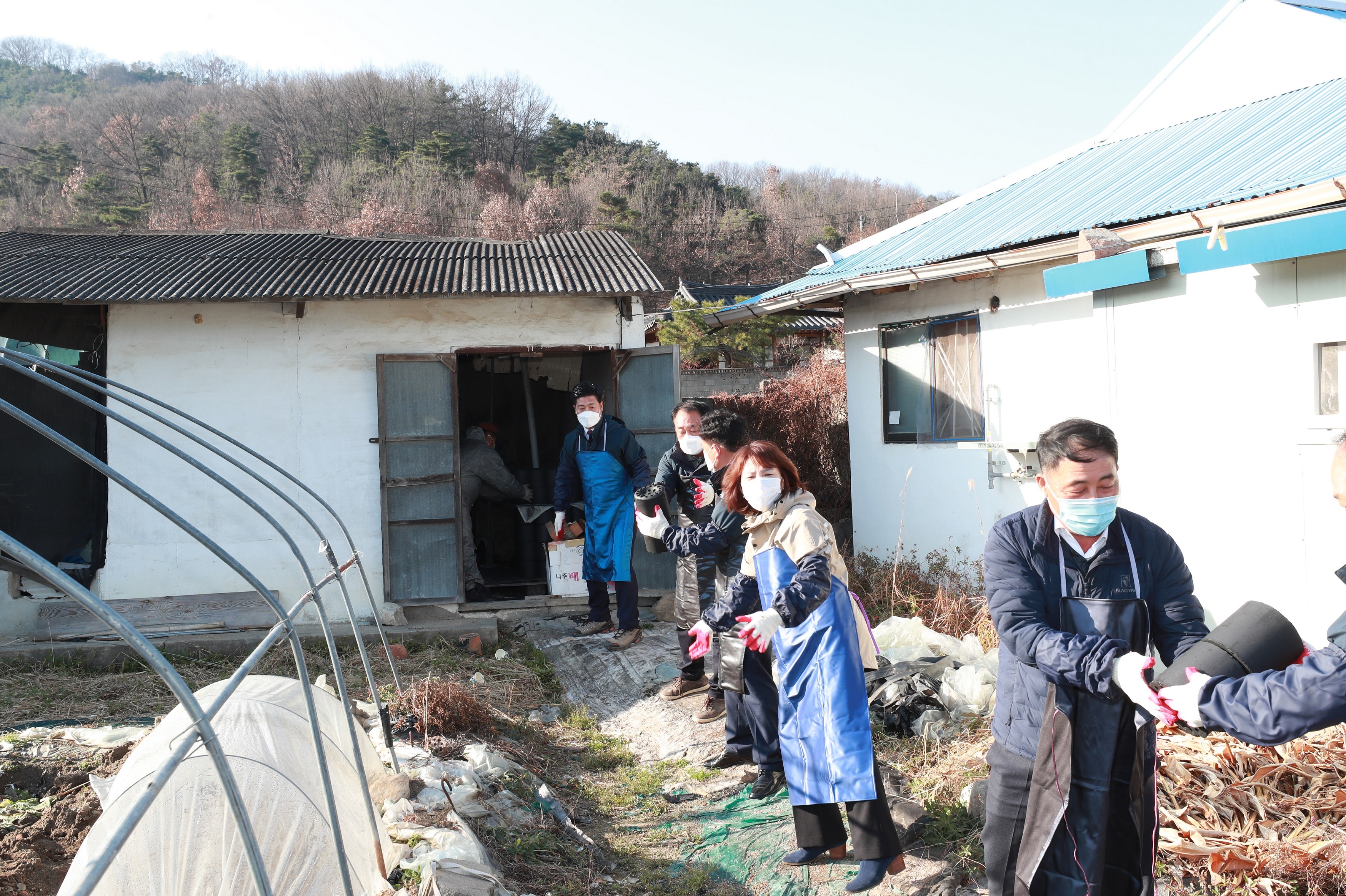 성주군의회, 사랑의 연탄나눔 봉사
