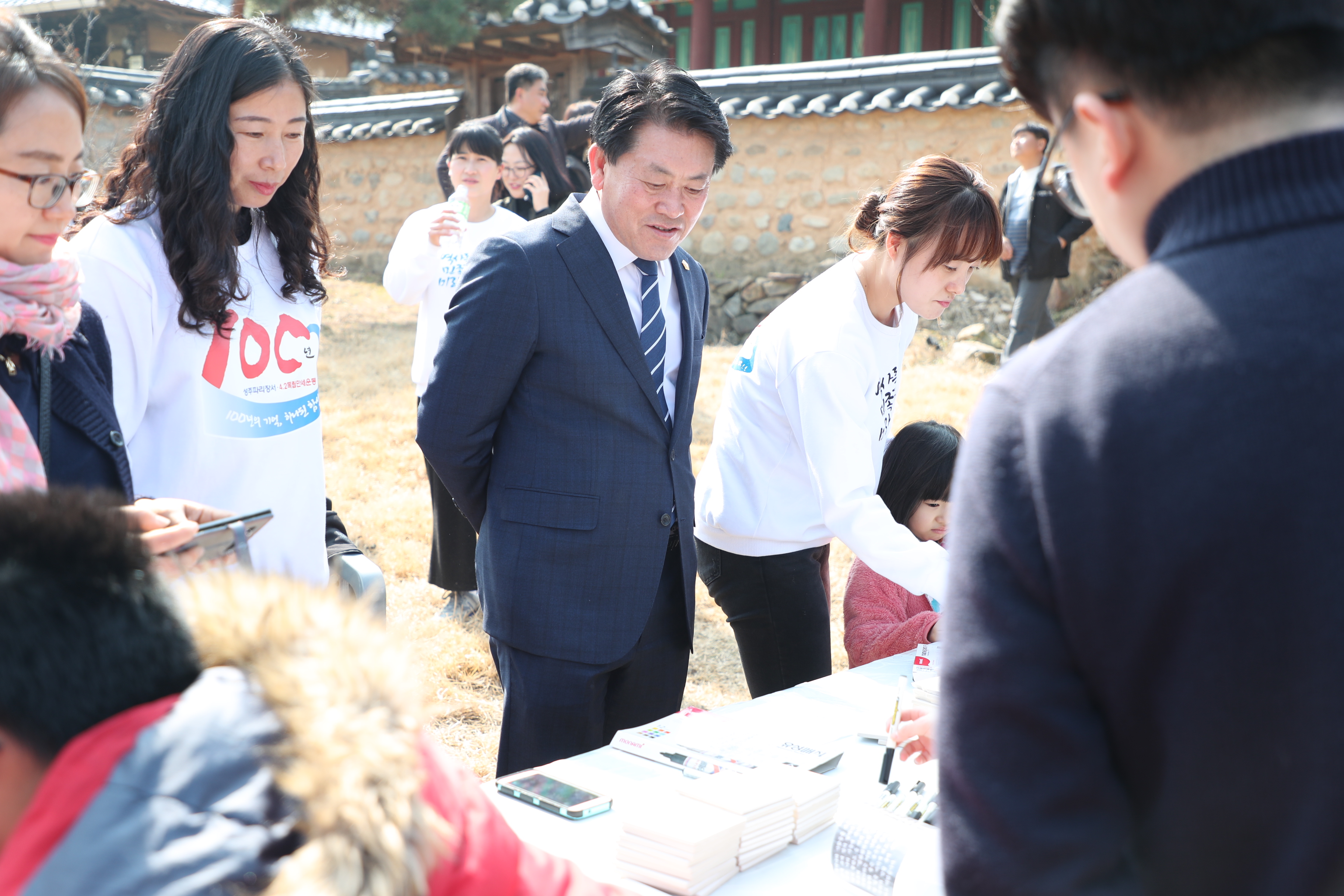 성주군의회, 3.1절 백세각 태극기재연 행사 참석